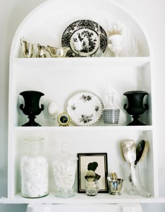 purging clutter tips // bathroom shelf organization
