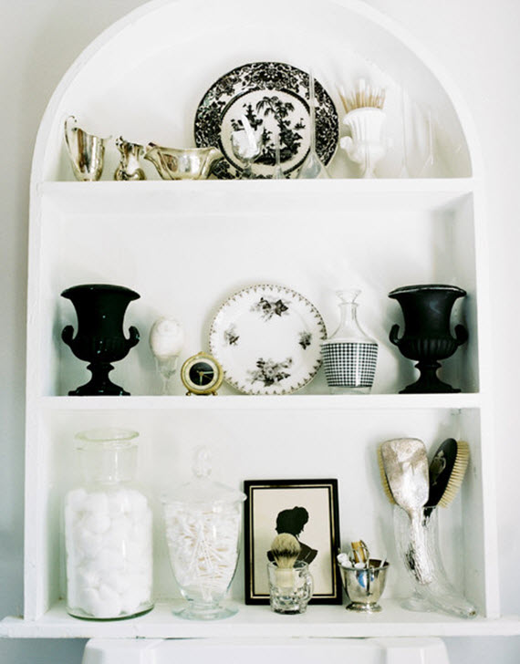 purging clutter tips // bathroom shelf organization