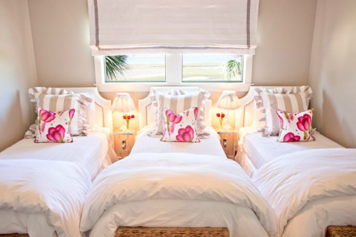 beachhouse_bedroom_three_girl