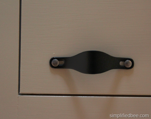 leather_pulls_kitchen_cabinets