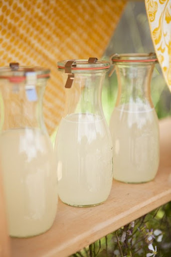 lemonade-stand-jars