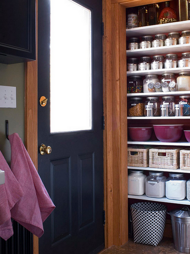 organized_kitchen_pantry_pretty