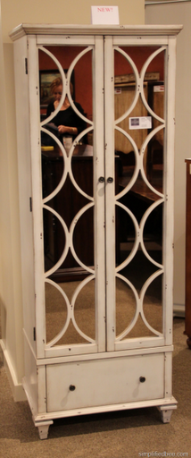 tall_mirrored_cabinet