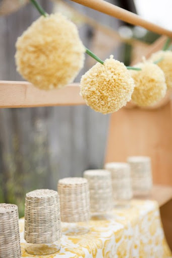 yellow-yarn-pom-pom-garland