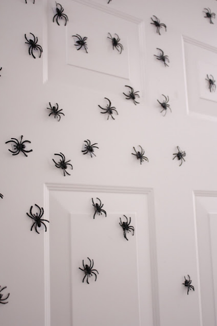 magnetic spiders door halloween