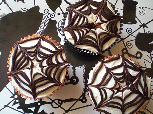 spider_web_cupcakes_halloween Spider Web Cupcakes for Halloween