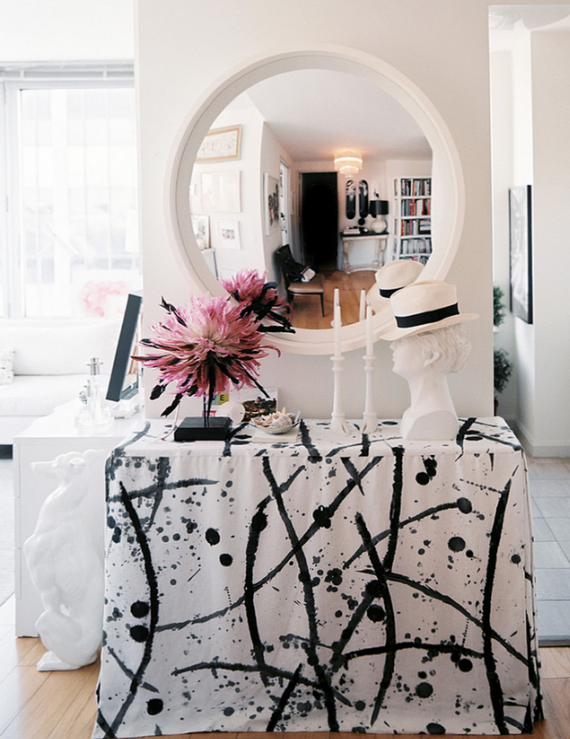 table skirt in Leo Pierre Frey linen