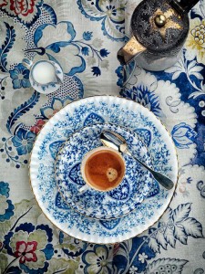 classic blue and white table setting