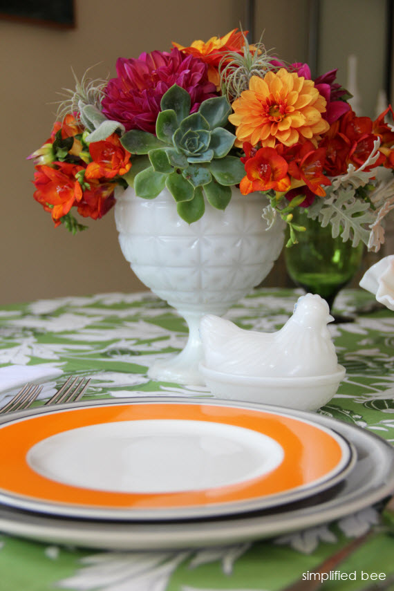 green and orange table setting // simplified bee