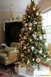 Christmas tree with white feathers - Simplified Bee