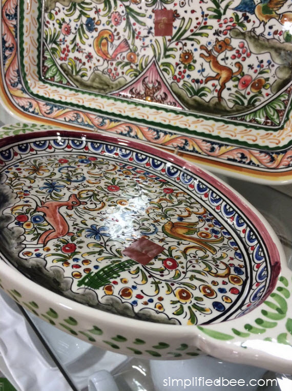 hand-painted serving dishes from Portugal - holiday gifts #thegifter