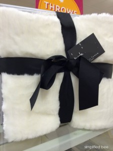 white faux fur throw #thegifter