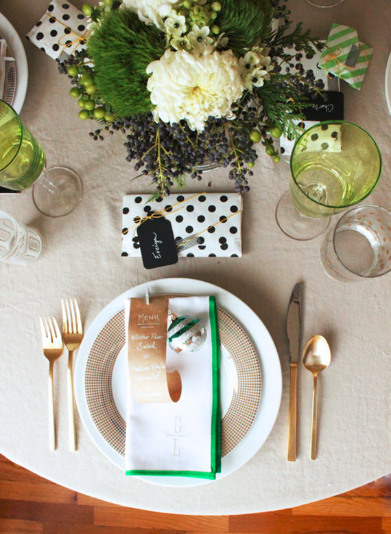 chic holiday table-setting // via coco+kelley
