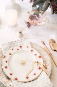gold and red christmas table setting - coco+kelley