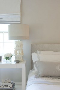 chinoiserie bedroom with foo dog lamps // Laura Tutun Interiors