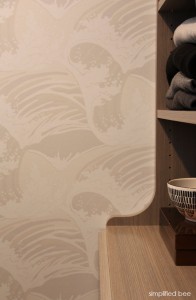 wave wallpaper // walk-in closet design // www.simplifiedbee.com