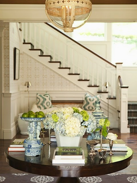 fabulous entryways // round table with chinoiserie touches