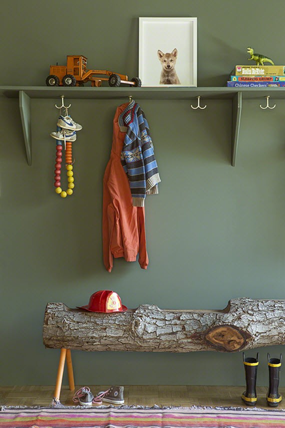 modern earthy organized kid's room // shelf with hooks