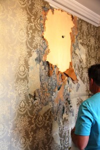 wallpaper removal // one room challenge // www.simplifiedbee.com