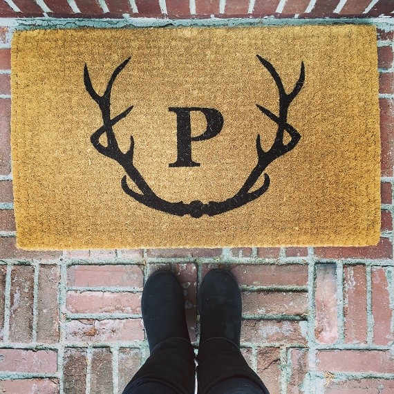 monogrammed antler doormat // @simplifiedbee