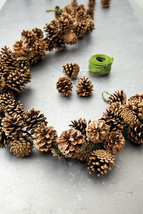 pinecone garland // how to // holiday decor