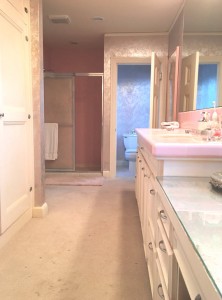 master bathroom before // @simplifiedbee // #oneroomchallenge