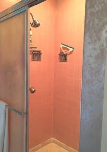 master bathroom before // @simplifiedbee // #oneroomchallenge