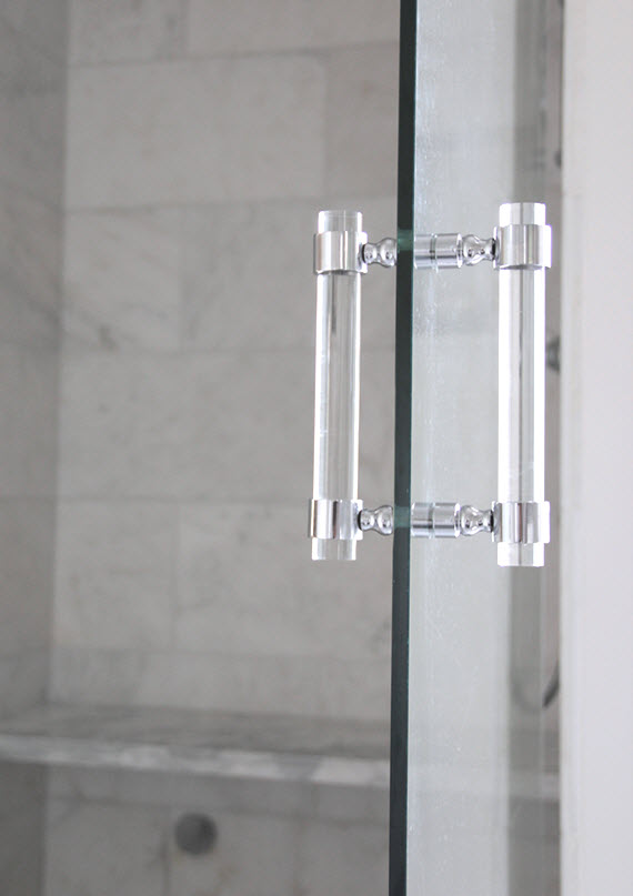 lucite shower door pull // luxholdups // @simplifiedbee #oneroomchallenge