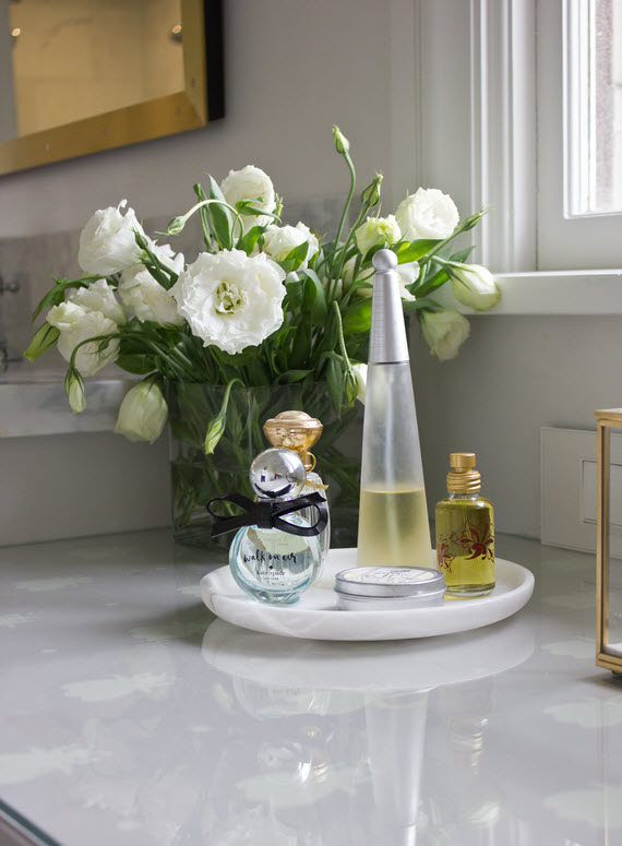 round marble tray for perfume // bathroom // @simplifiedbee #oneroomchallenge