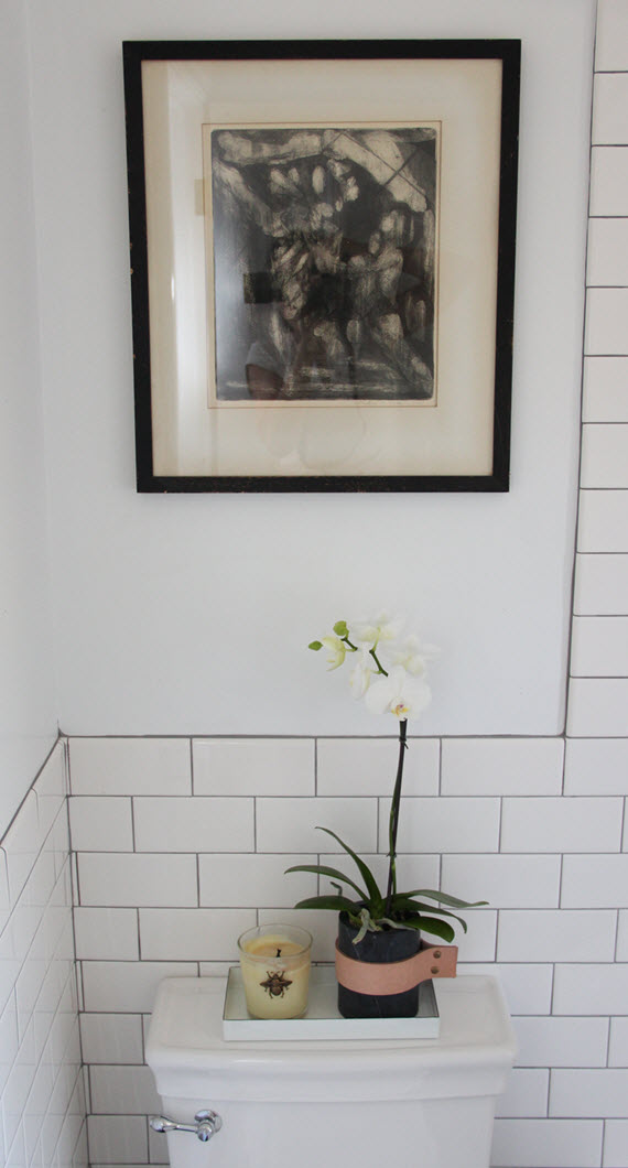 modern accessories // black & white bathroom // @simplifiedbee