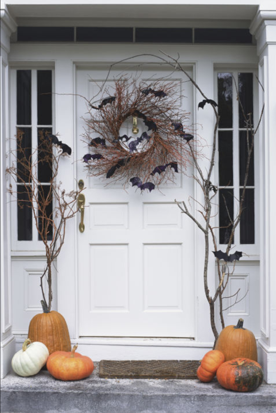 bats // Halloween front door decor // @simplifiedbee