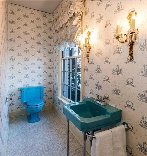 vintage bathroom // before renovation // @simplifiedbee
