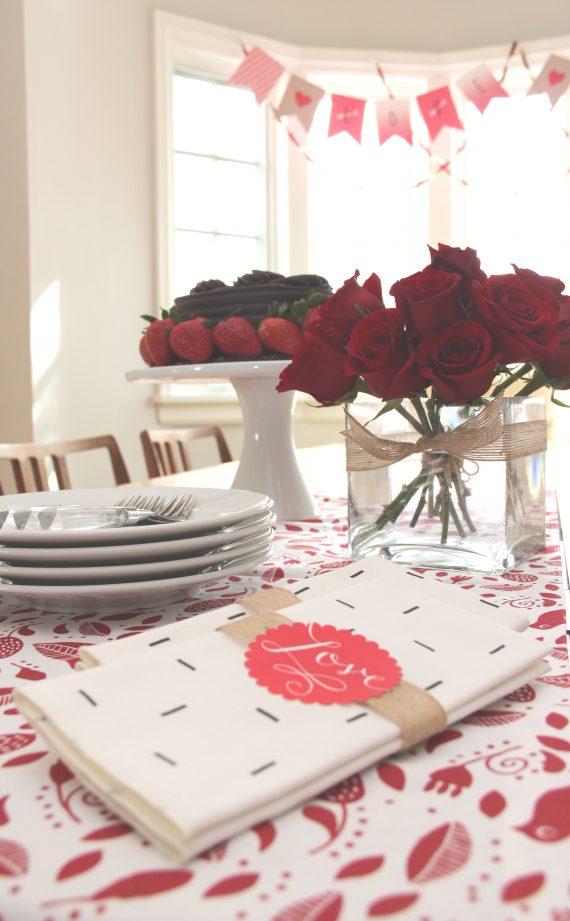 Valentine's Day tablescape // @simplifiedbee #valentines
