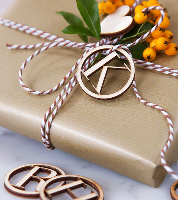 beautiful wooden initial tag // holiday gift wrapping ideas