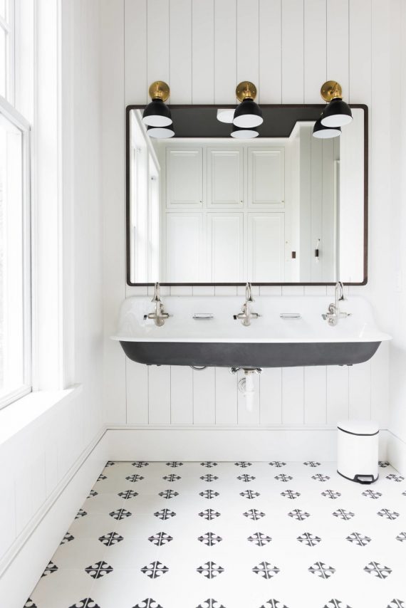 beach house bathroom // black and white // cortney bishop design