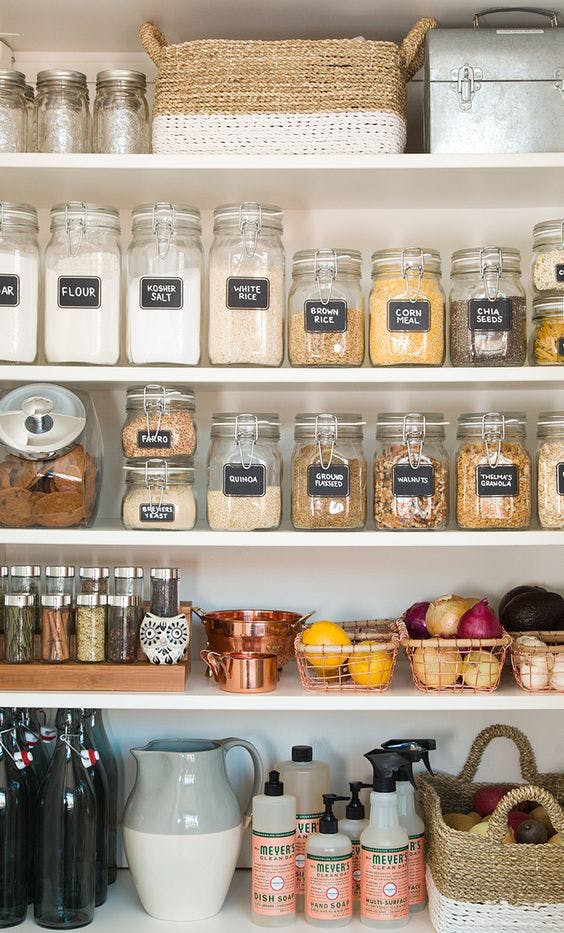 organized pantry // @simplifiedbee