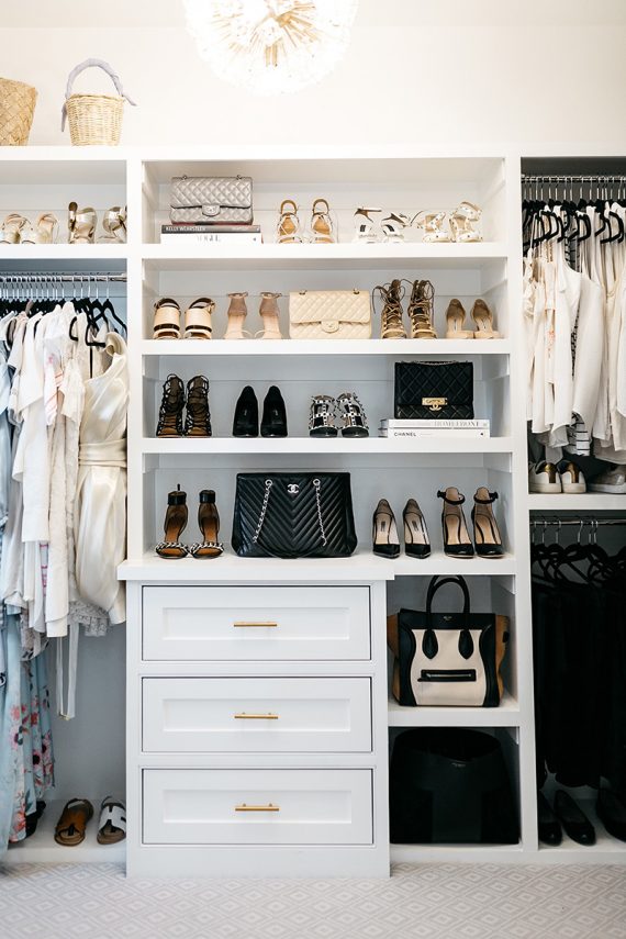 stylish + organized closet // @simplifiedbee